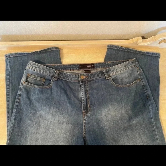 Venezia Women’s plus size jeans size 22 short. 
Inseam: 29”” - Picture 3 of 6